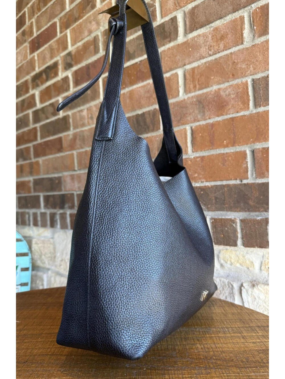 🌟🤩 Michael Kors Junie Medium Hobo Bag Black Pebbled Leather Gold Tone 👜 - Picture 3 of 11